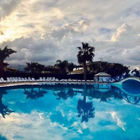 Mare Luna Villageカンポフェリーチェ・ディ・ロッチェッラ エクステリア 写真